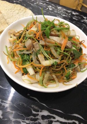 Hình của món Gỏi thập cẩm.