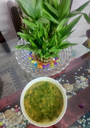 पालक की दाल (Palak ki dal recipe in Hindi) रेसिपी मुख्य फोटो