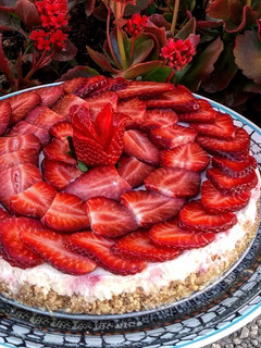 Una foto de Tarta de yogur y fresas