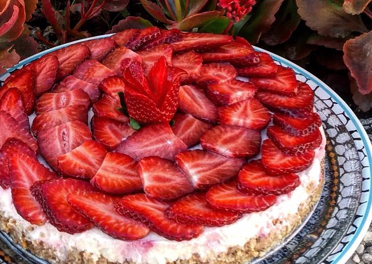 Tarta de yogur y fresas