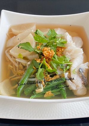 A picture of Rice Noodles Soup With Hake.