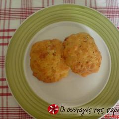 A picture of My mom's mini cheese pies.