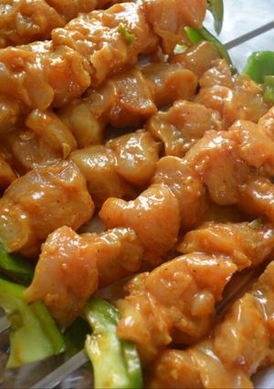 A picture of Grilled Shish Tawook with Garlic Sauce 🍢🍡.