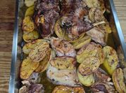 Una foto de pierna lechal al horno