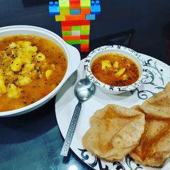 A picture of Aloo puri.