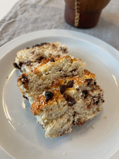 Una foto de Budín húmedo keto de coco y chocolate