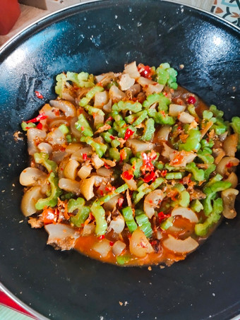 Anti Ribet, Memasak Oseng Pare / Paria dengan Kikil Bunda Pasti Bisa