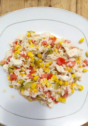 Una foto de Ensalada de ave con arroz