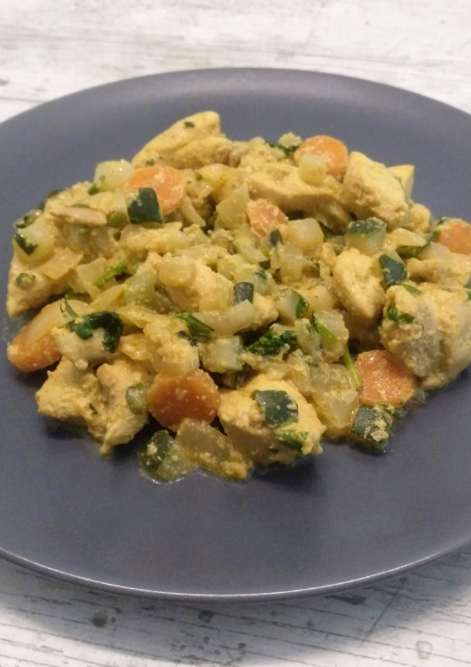 Una foto de Pollo marinado con yogur y especias