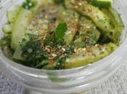 Una foto de zucchini en escabeche