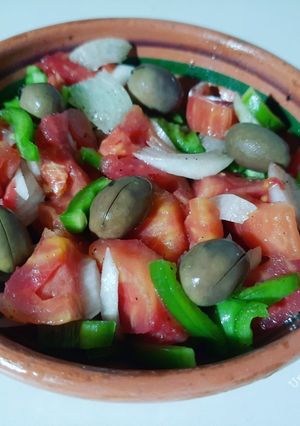 Une photo de Salade tomate poivron oignon 🥗