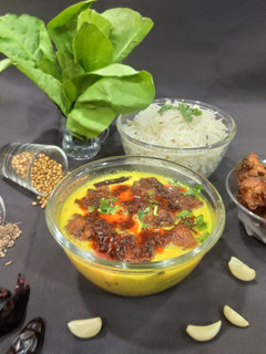પંજાબી પાલક પકોડા કઢી (Punjabi Palak Pakoda Kadhi Recipe In Gujarati) રેસીપી મુખ્ય ફોટો