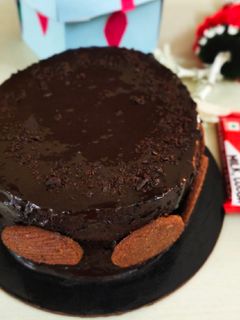 चॉकलेट ट्रफल केक(chocolate truffle cake recipe in hindi) रेसिपी मुख्य फोटो