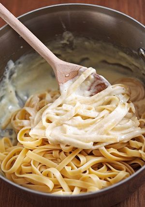 A picture of Fettuccine Alfredo.