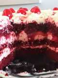Bolo Red Velvet com cerejas
