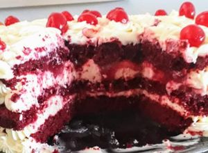 Foto de Bolo Red Velvet com cerejas