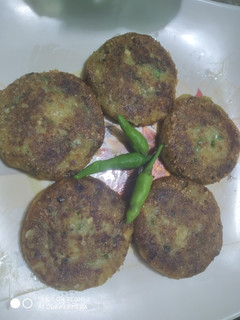 A picture of Aaloo tikki.