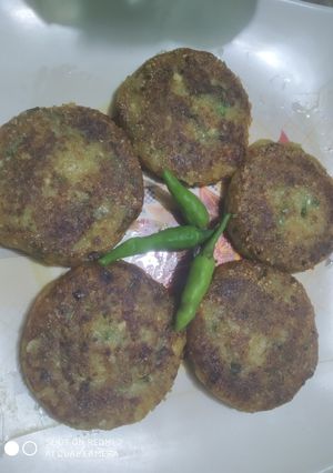 A picture of Aaloo tikki.