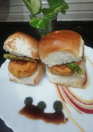 A picture of Maharashtrian Vada Pav.