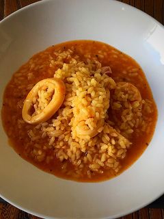 Una foto de Arroz caldoso con calamares