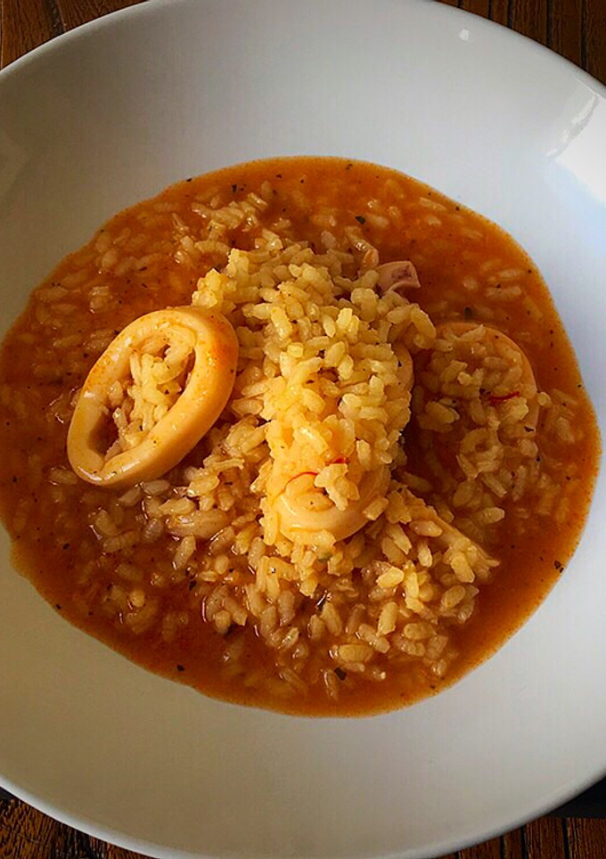 Una foto de Arroz caldoso con calamares