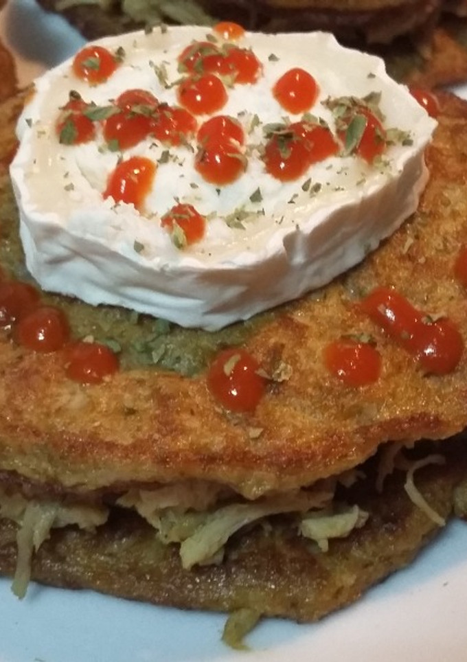 Una foto de Tortitas de brócoli con pollo a la mostaza y miel