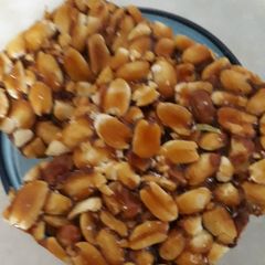 A picture of Gur peanut chikki.