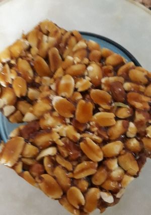 A picture of Gur peanut chikki.