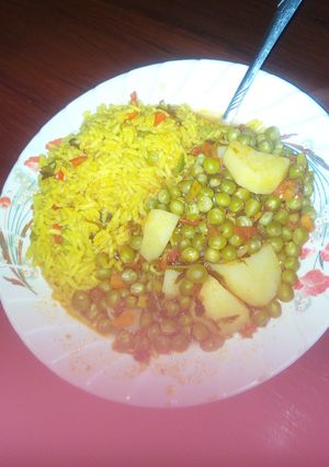 A picture of Tumeric rice and peas.