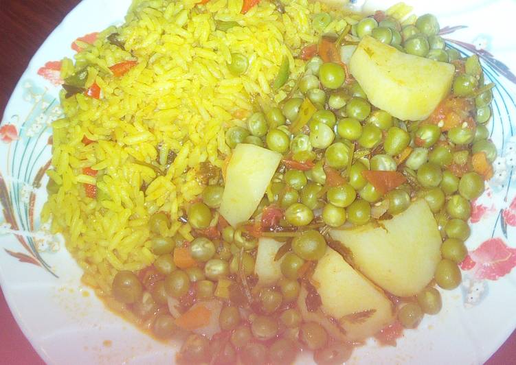 Tumeric rice and peas