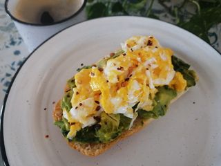 Tostada de aguacate y espinacas (avocado toast) 🍞🥑🍳