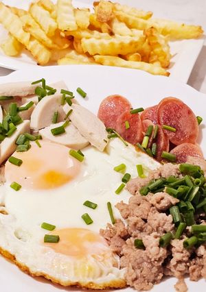 รูปของ ไข่กระทะกับ french fries