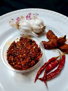 तीखी मिर्च लहसुन की चटनी (tikhi mirch lehsun ki chutney recipe in Hindi) रेसिपी मुख्य फोटो