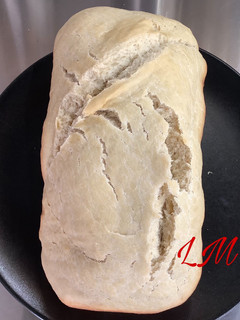Una foto de Mi primer pan de mi nueva panificadora. Pan blanco rápido