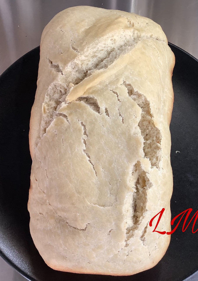 Una foto de Mi primer pan de mi nueva panificadora. Pan blanco rápido