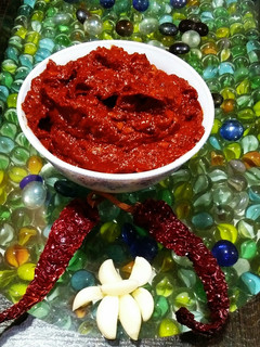 होममेड शेजवान सॉस(homemade schezwan sauce recipe in marathi) रेसिपी चे मुख्य फोटो