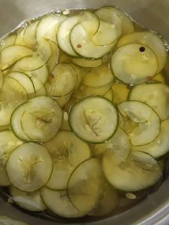 Una foto de Pepinillos agridulce 🥒