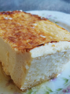 Una foto de Flan casero con crema de turrón