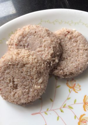 A picture of Red Rice Idli.