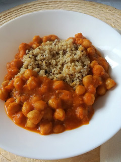 Una foto de Garbanzos con salsa de curry