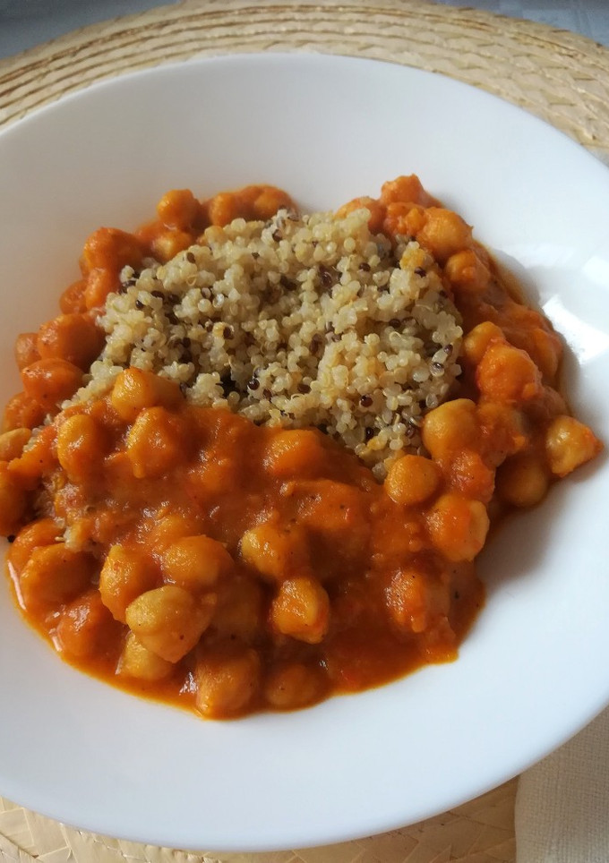 Una foto de Garbanzos con salsa de curry