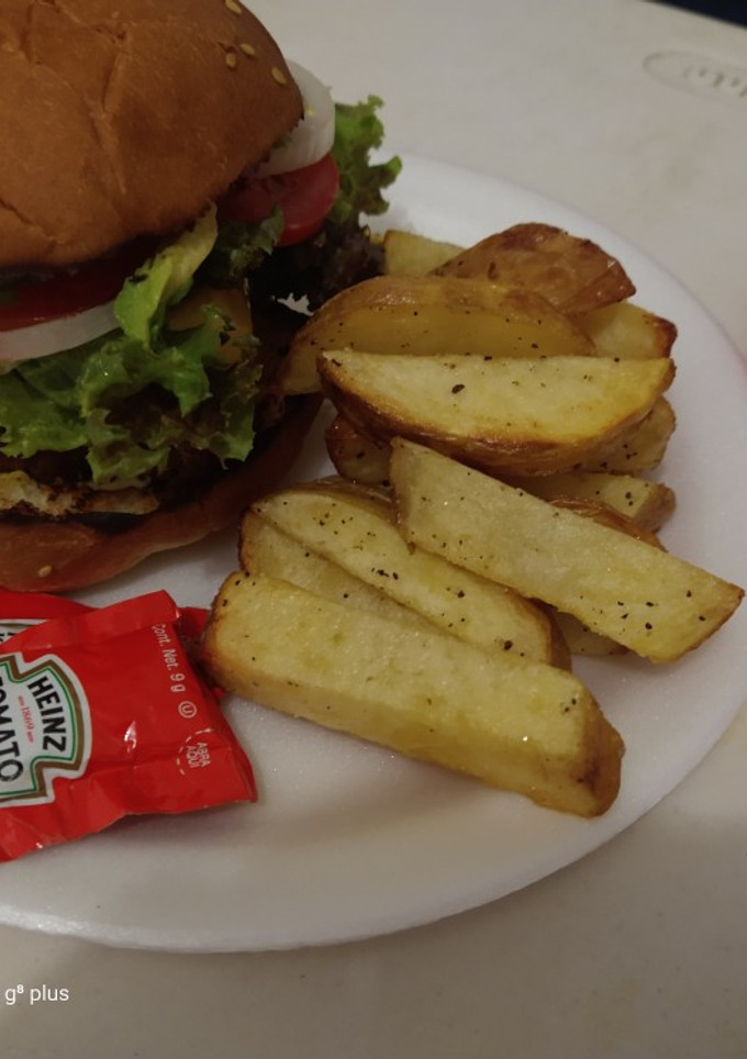 Una foto de Hamburguesa con papas completamente casera
