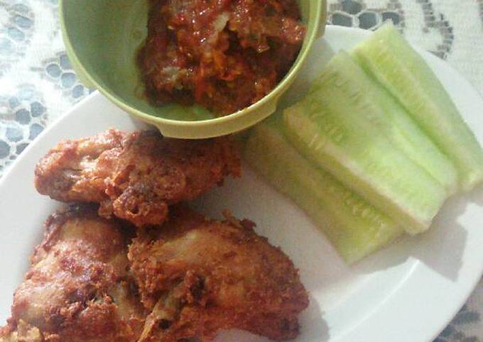 Resep Ayam Goreng Mbok Berek oleh yovira nasution - Cookpad