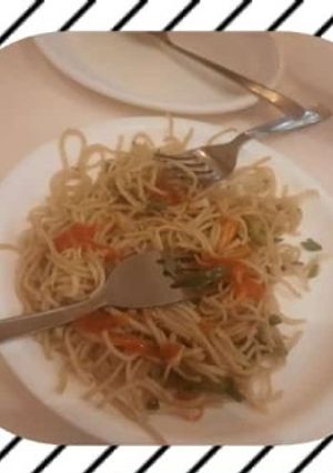 नूडल्स(noodles recipe in hindi) रेसिपी मुख्य फोटो