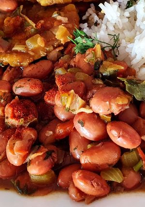 Una foto de PATACONES y Cargamanto al Hogao...!🧅🌶️🍅