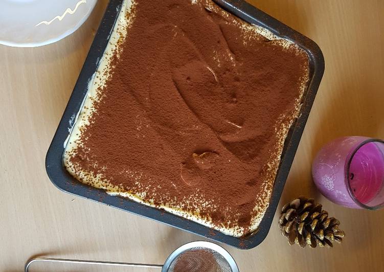 Tiramisu cake homemade