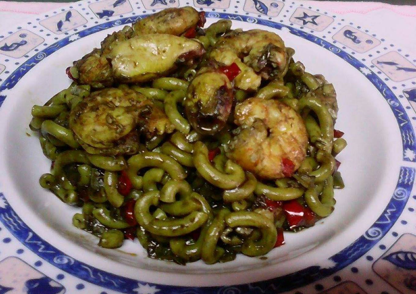 Fideuá de mariscos negra