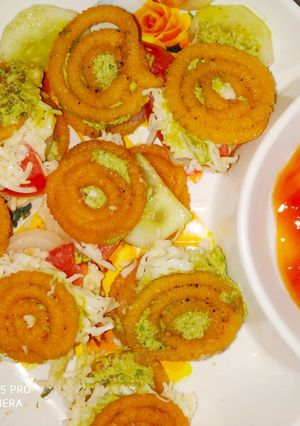 A picture of Cheese Murukku sandwich.