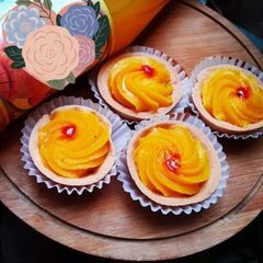 A picture of Mango Tarts 🥭🥧.