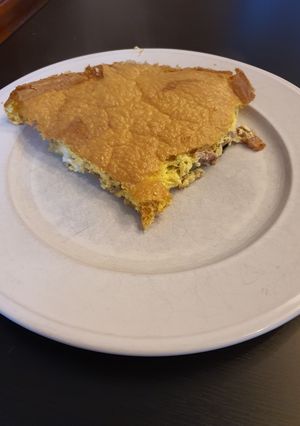 Une photo de Quiche sans pâte poireaux, courgettes, lardons, feta